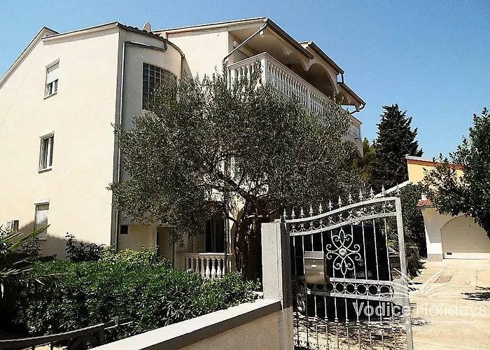 Amelia Apartment