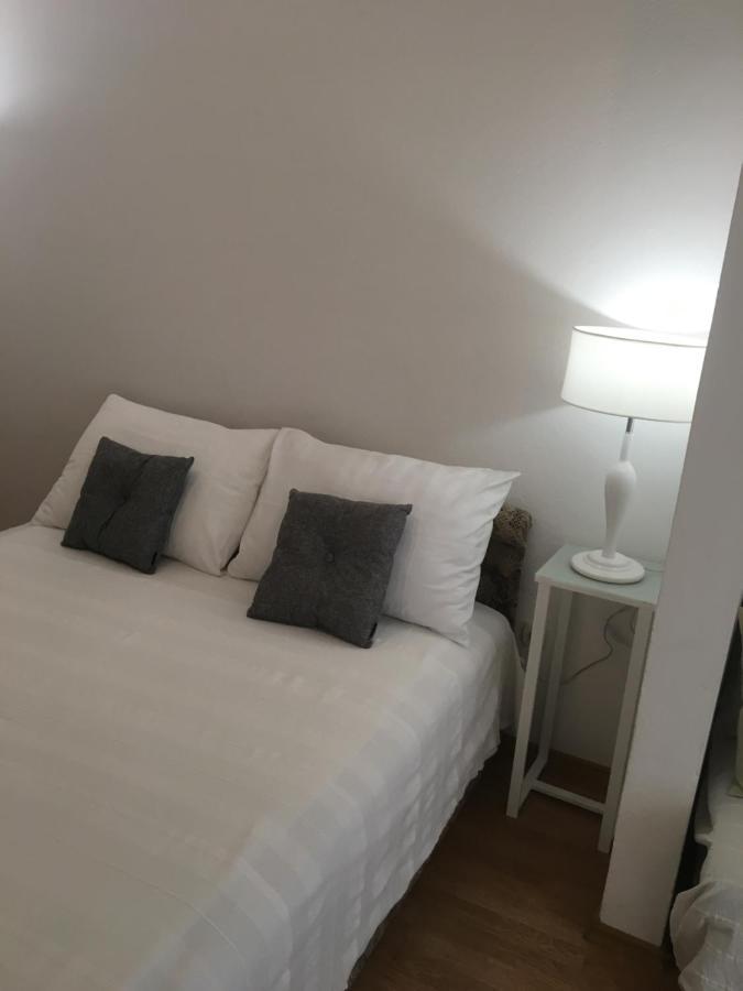 Amelia Apartment