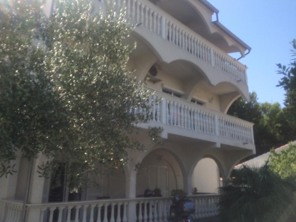 Amelia Apartment